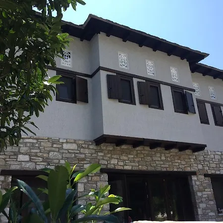 4 Seasons In Πανσιόν Βυζίτσα