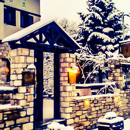 4 Seasons In Πανσιόν Βυζίτσα